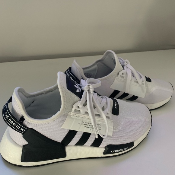 BRAND NEW Adidas NMD_R1 V2 Mens runners - Picture 4 of 5